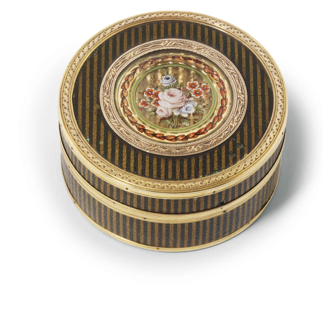 A LOUIS XV GOLD-MOUNTED LACQUER BONBONNIÈRE