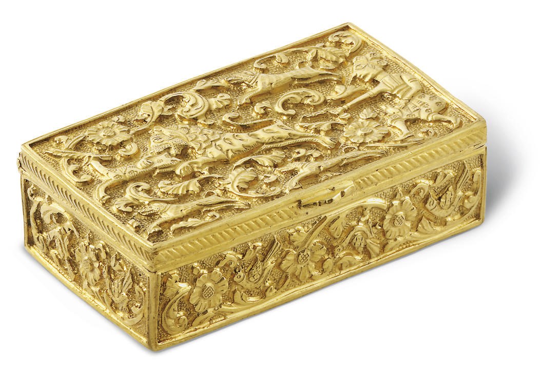 AN INDIAN GOLD SNUFF-BOX