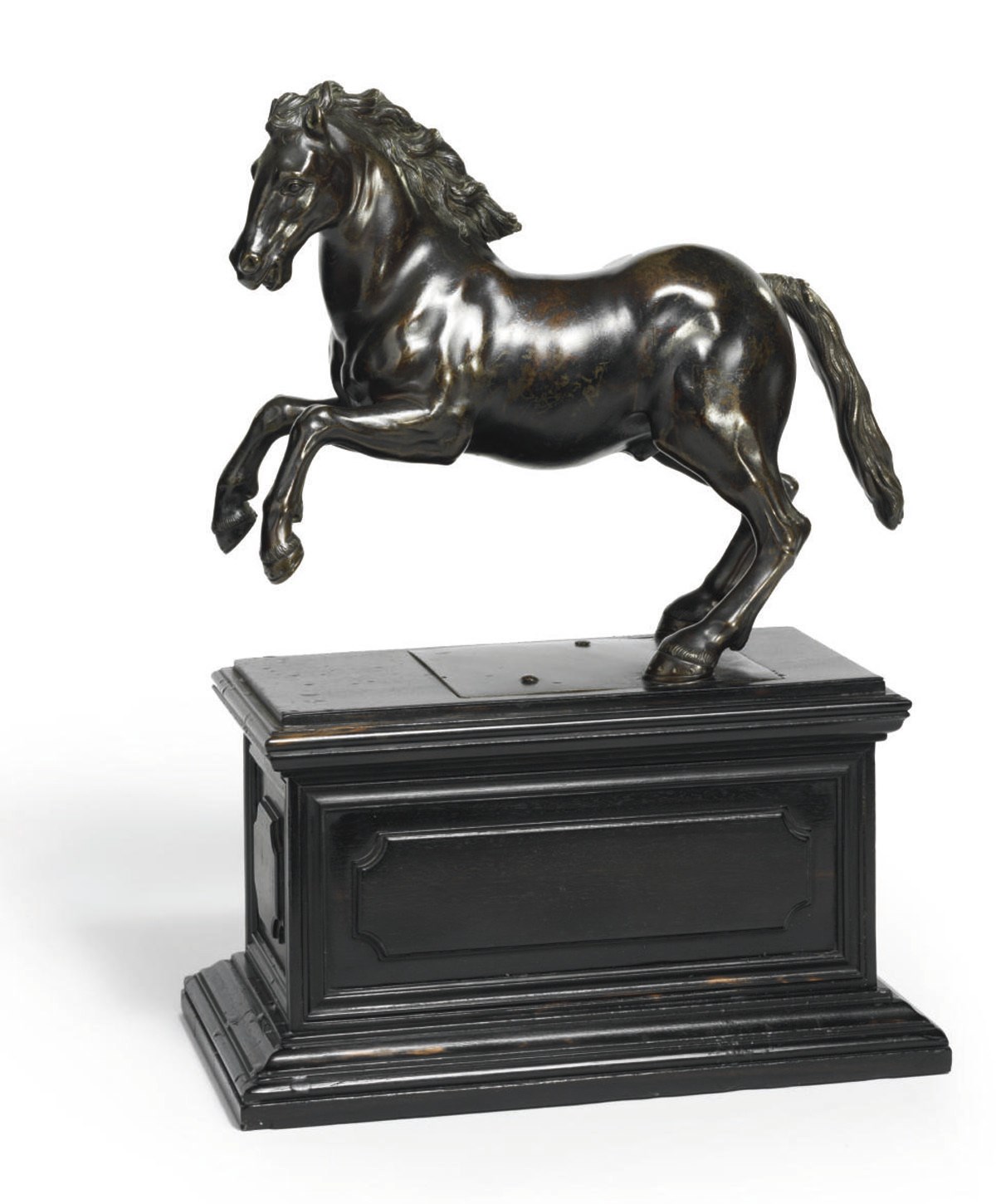 SCULPTURE REPRESENTANT UN CHEVAL CABRE