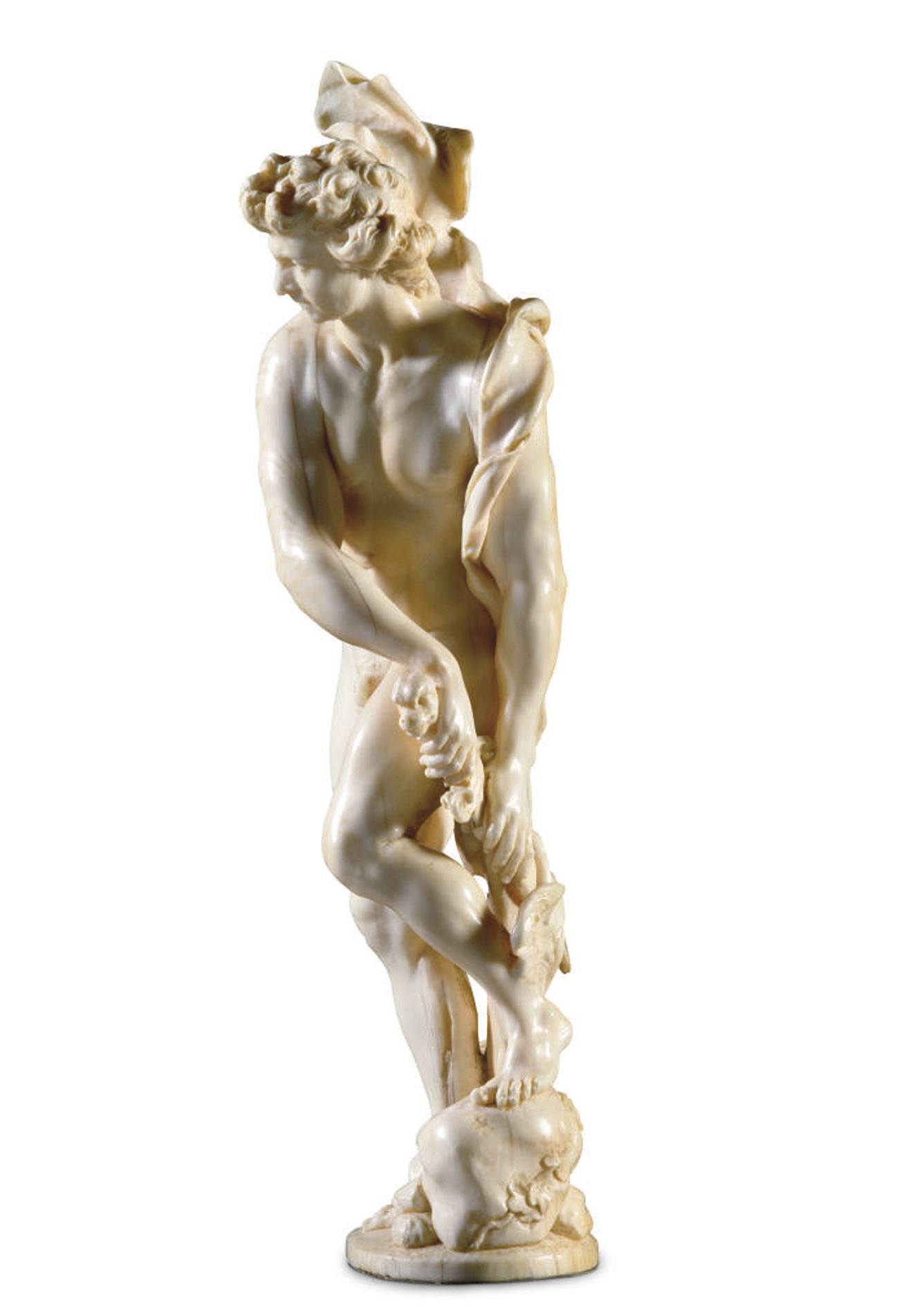 STATUETTE EN IVOIRE SCULPTE REPRESENTANT PERSEE
