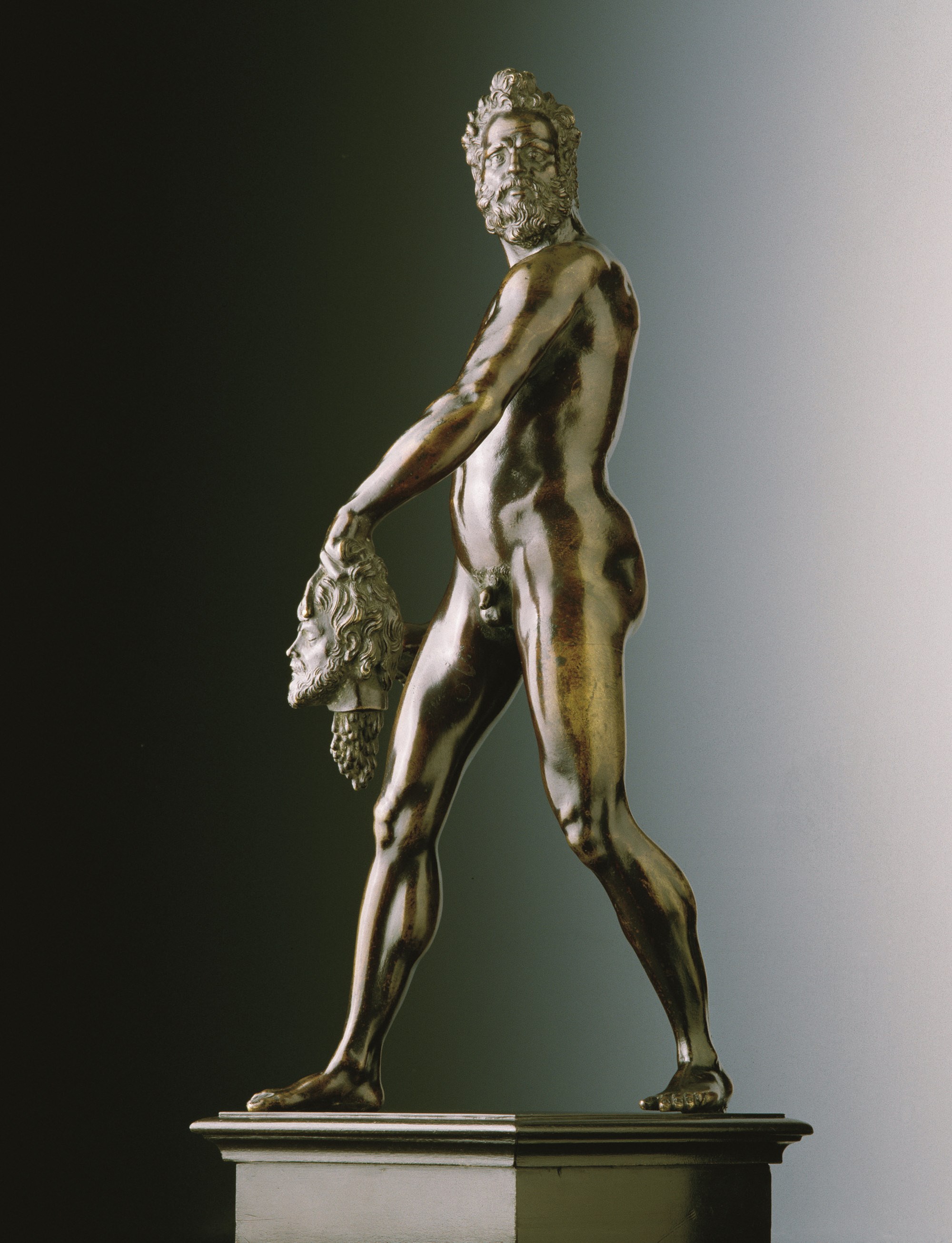 FIGURE REPRESENTANT UN BOURREAU
