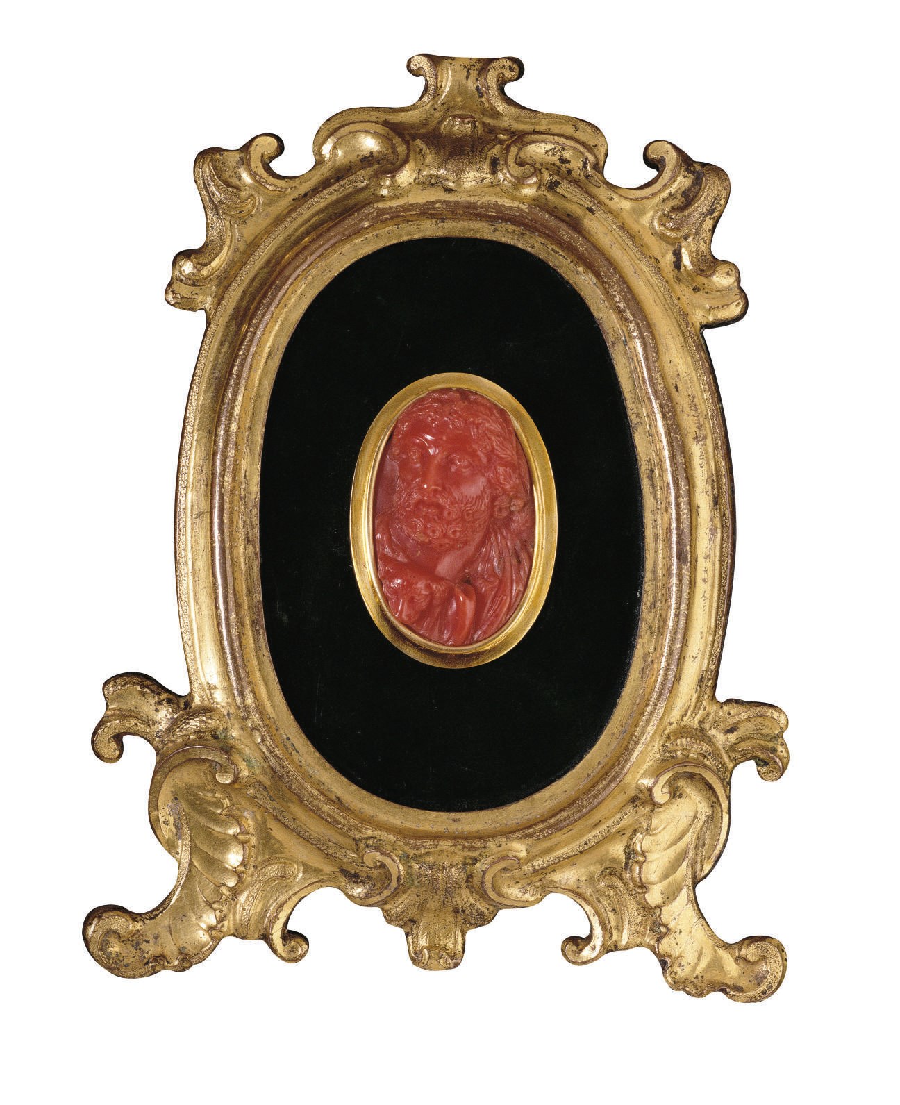 CAMEE OVALE EN CORAIL SCULPTE REPRESENTANT UN BUSTE DE DIOGENE