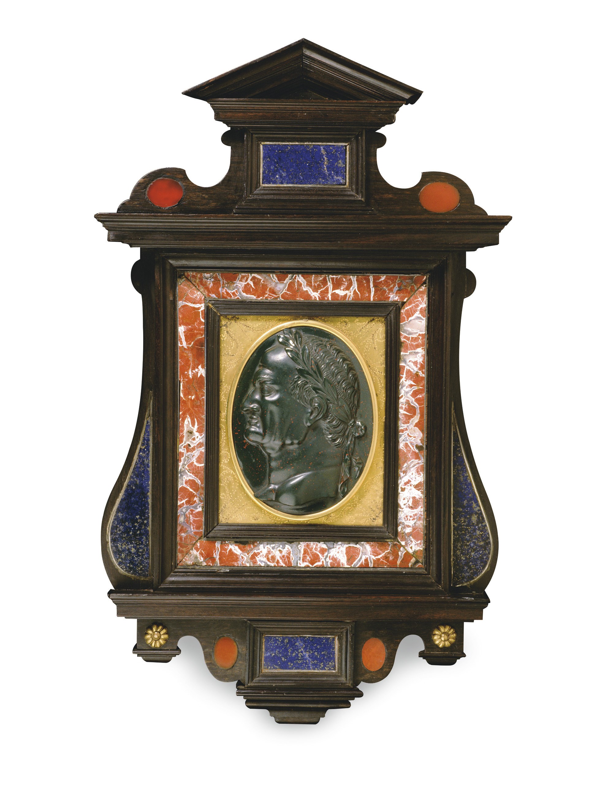CAMEE OVALE EN HELIOTROPE SCULPTE REPRESENTANT LA TETE D'UN EMPEREUR