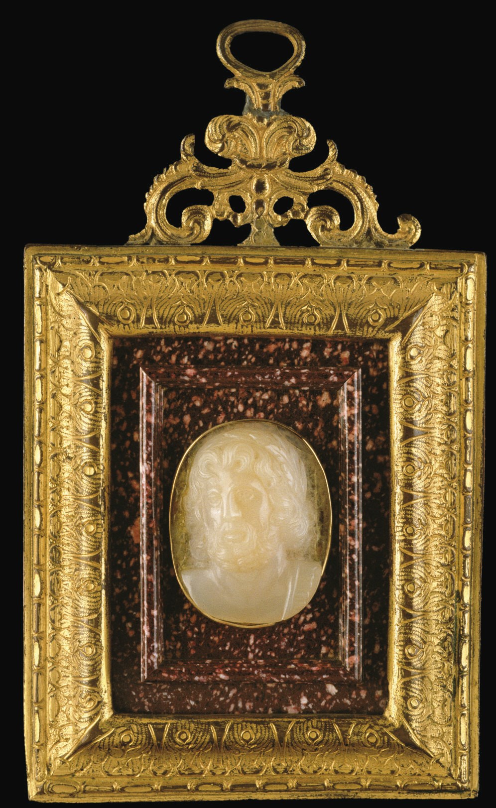 CAMEE OVALE EN CALCEDOINE SCULPTEE REPRESENTANT LE BUSTE DE JUPITER
