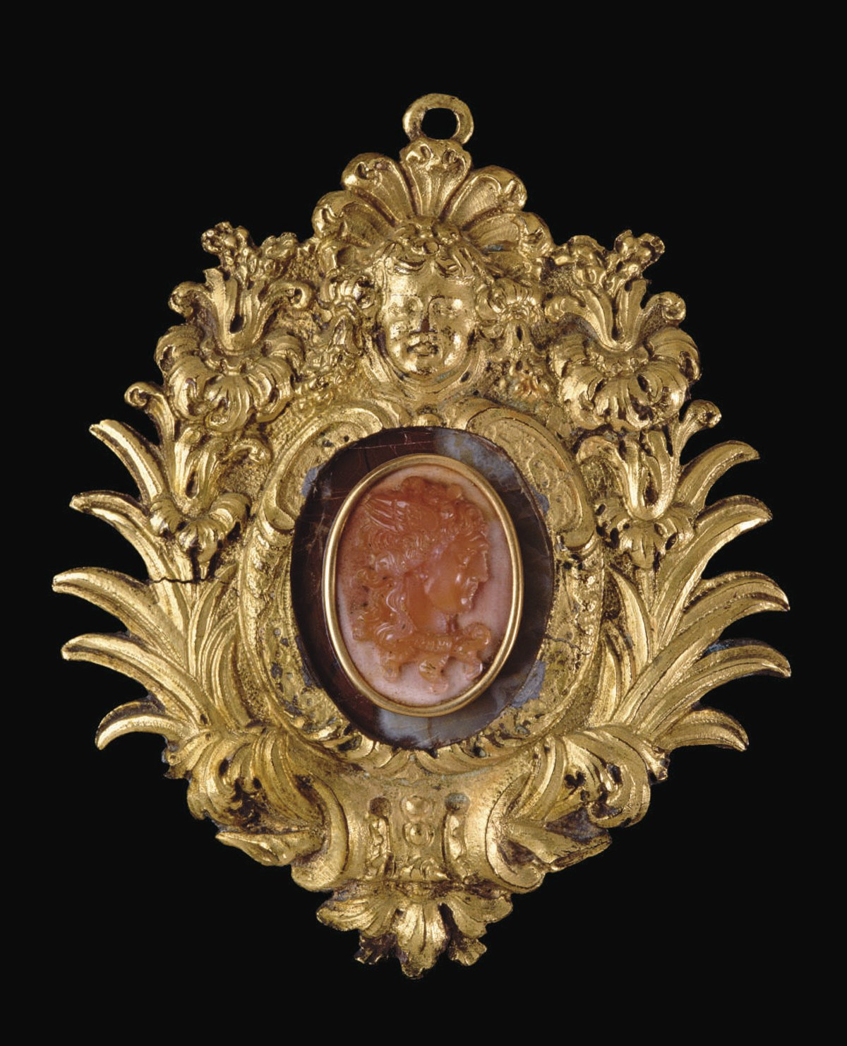 CAMEE OVALE EN AGATE SCULPTEE REPRESENTANT LA TETE DE MEDUSE