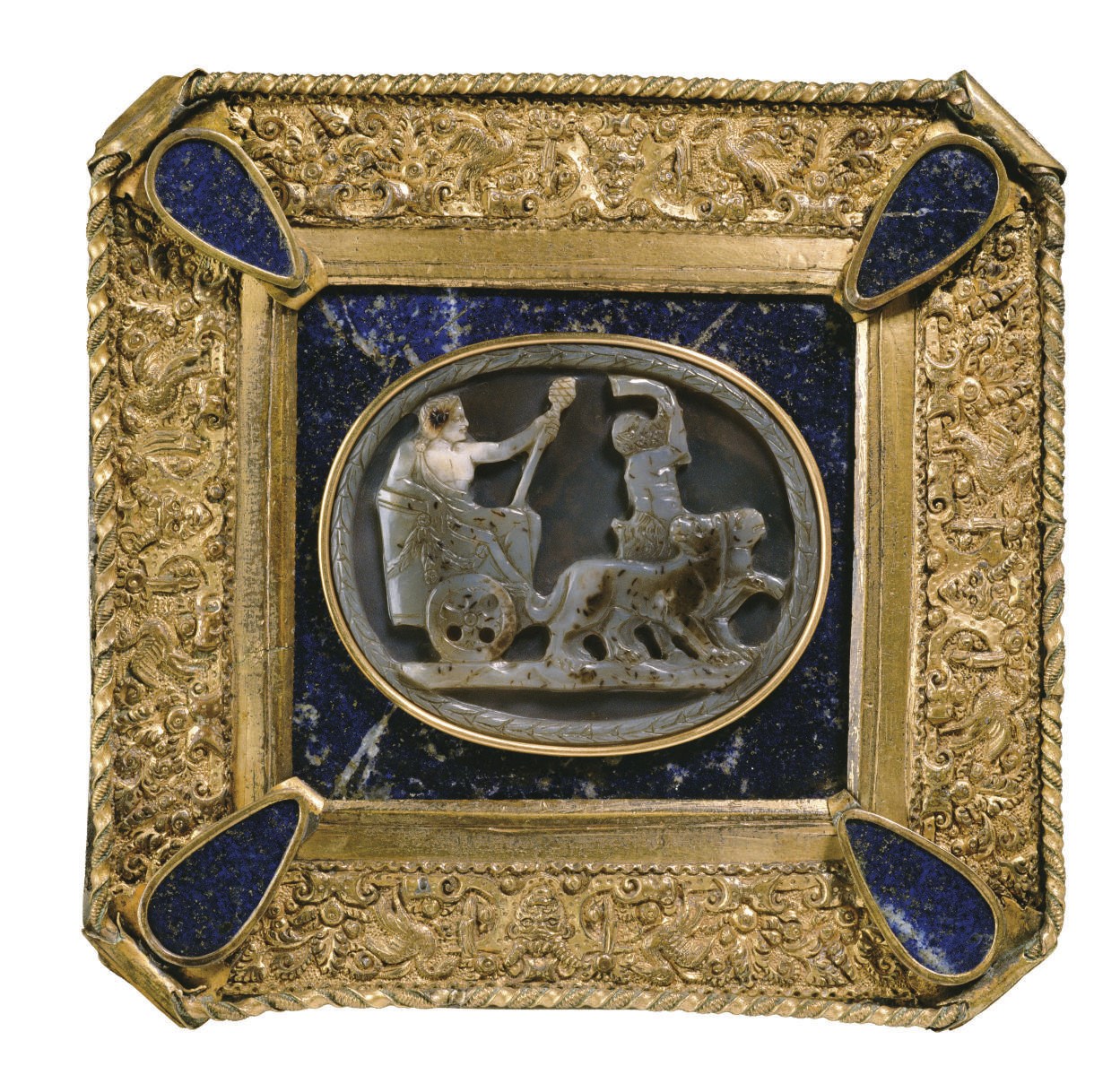 CAMEE OVALE EN AGATE SCULPTEE REPRESENTANT LE TRIOMPHE DE BACCHUS