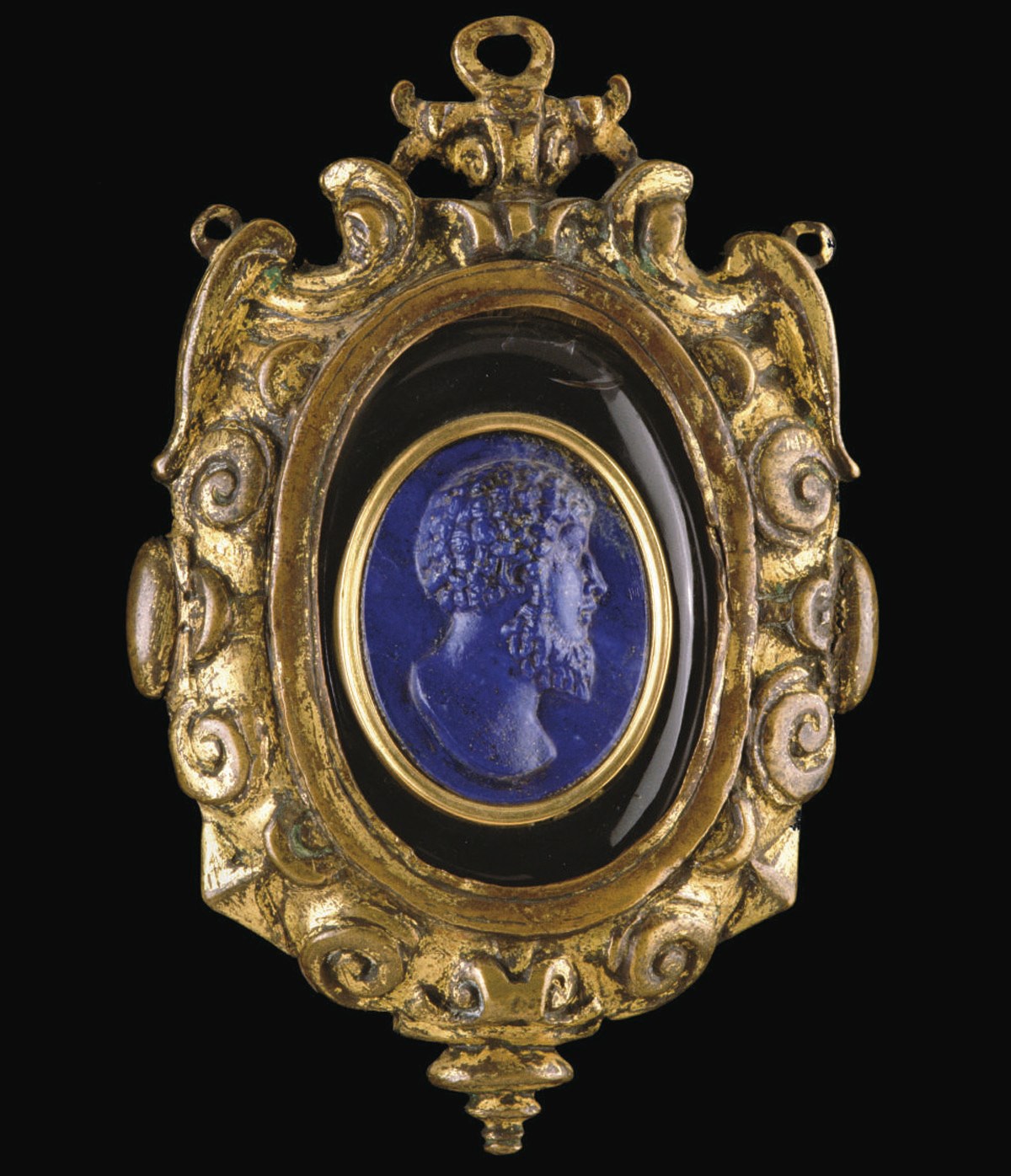 CAMEE OVALE EN LAPIS-LAZULI SCULPTE REPRESENTANT LA TETE DE L'EMPEREUR MARC-AURELE