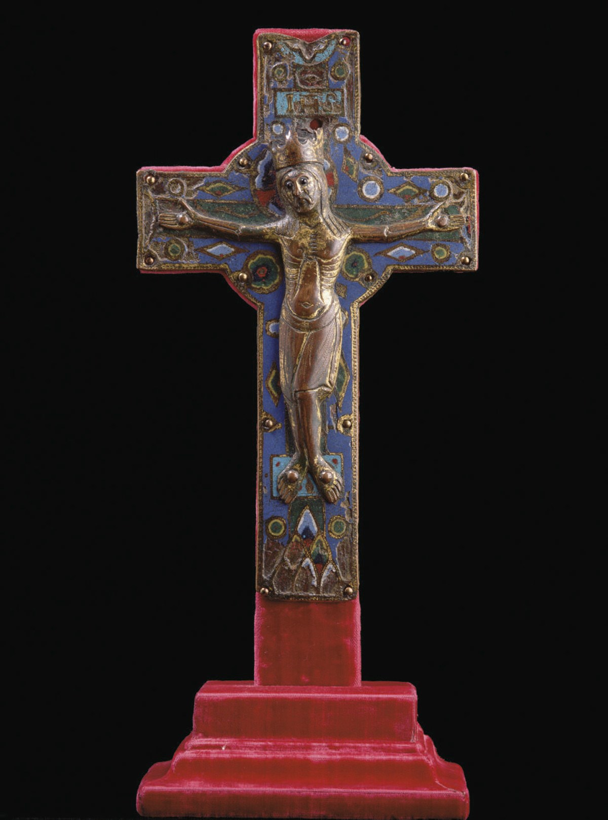 CRUCIFIX EN CUIVRE CHAMPLEVE ET EMAIL