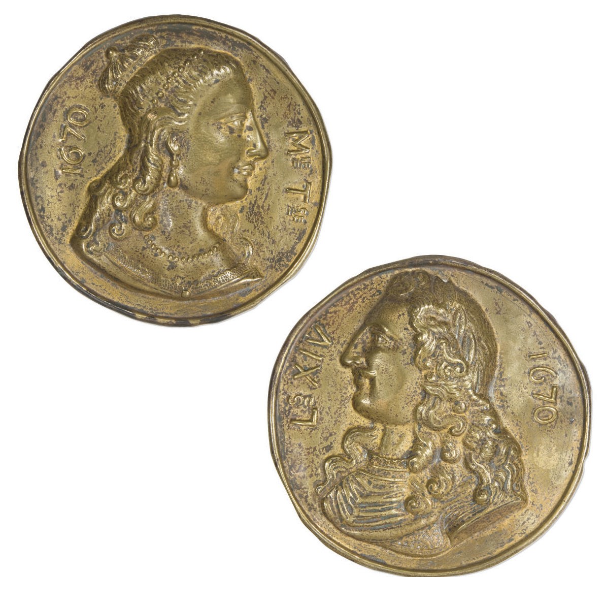 PAIRE DE MEDAILLONS DE MARIE-THERESE ET LOUIS XIV
