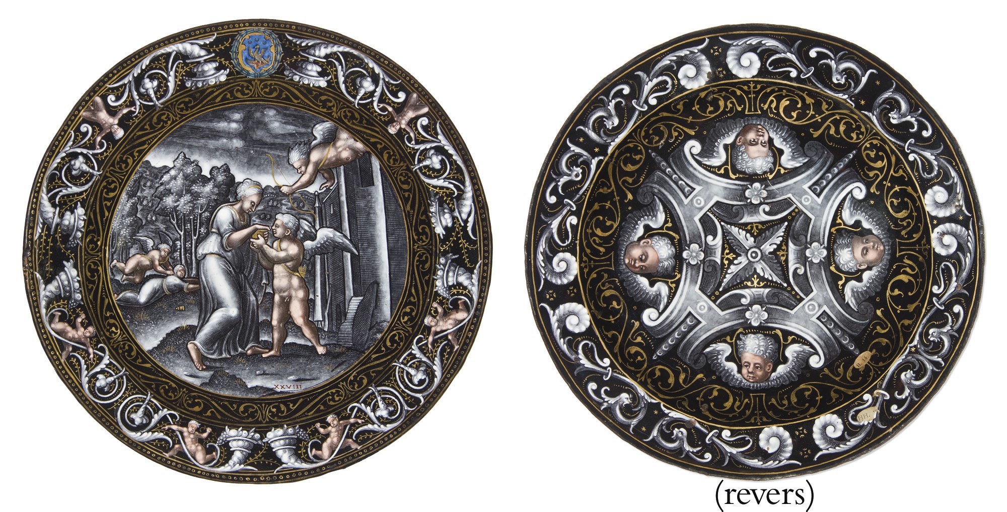 ASSIETTE EN EMAIL PEINT EN GRISAILLE A REHAUTS D'OR REPRESENTANT PSYCHE ET CUPIDON