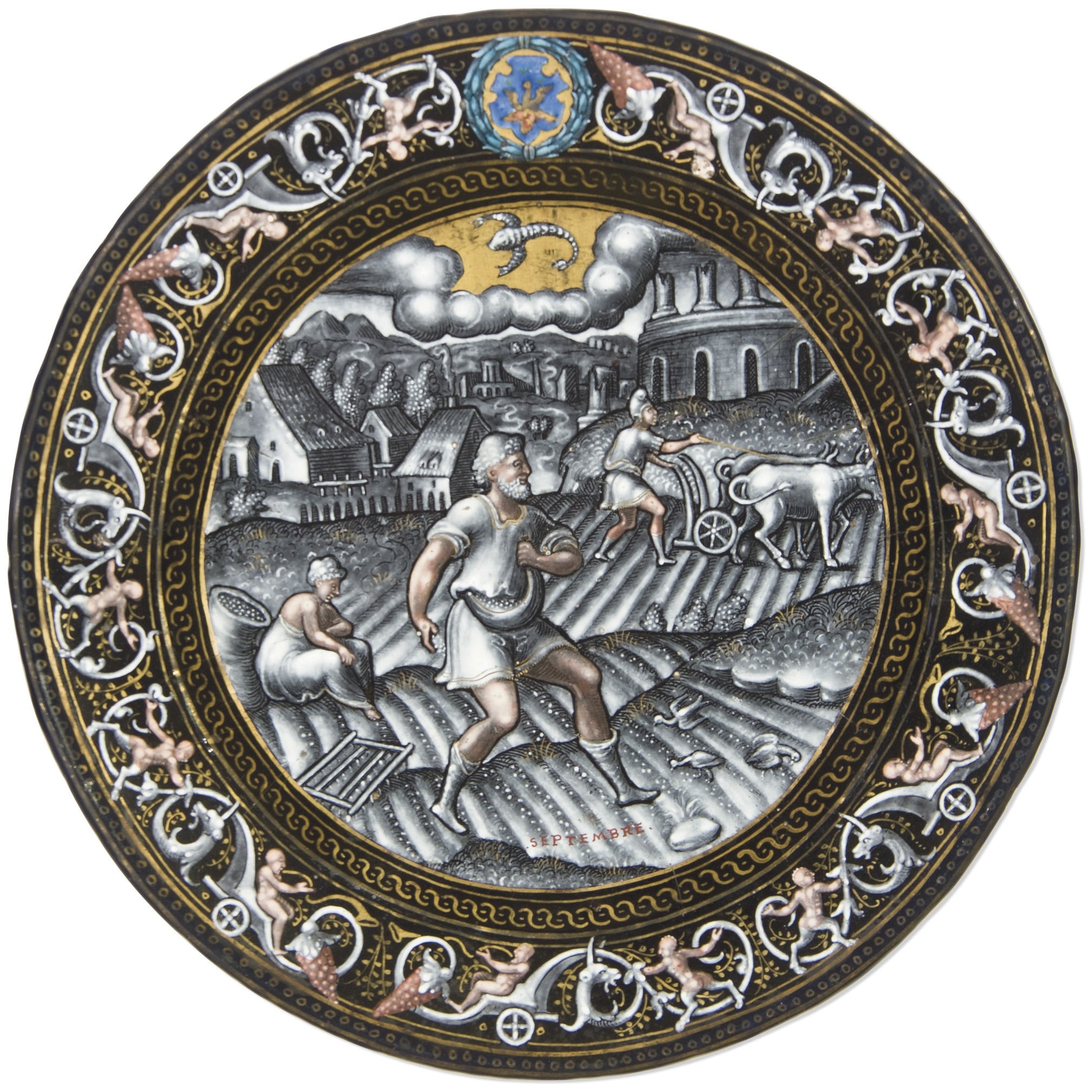 ASSIETTE EN EMAIL PEINT EN GRISAILLE A REHAUTS D'OR REPRESENTANT LE MOIS DE SEPTEMBRE