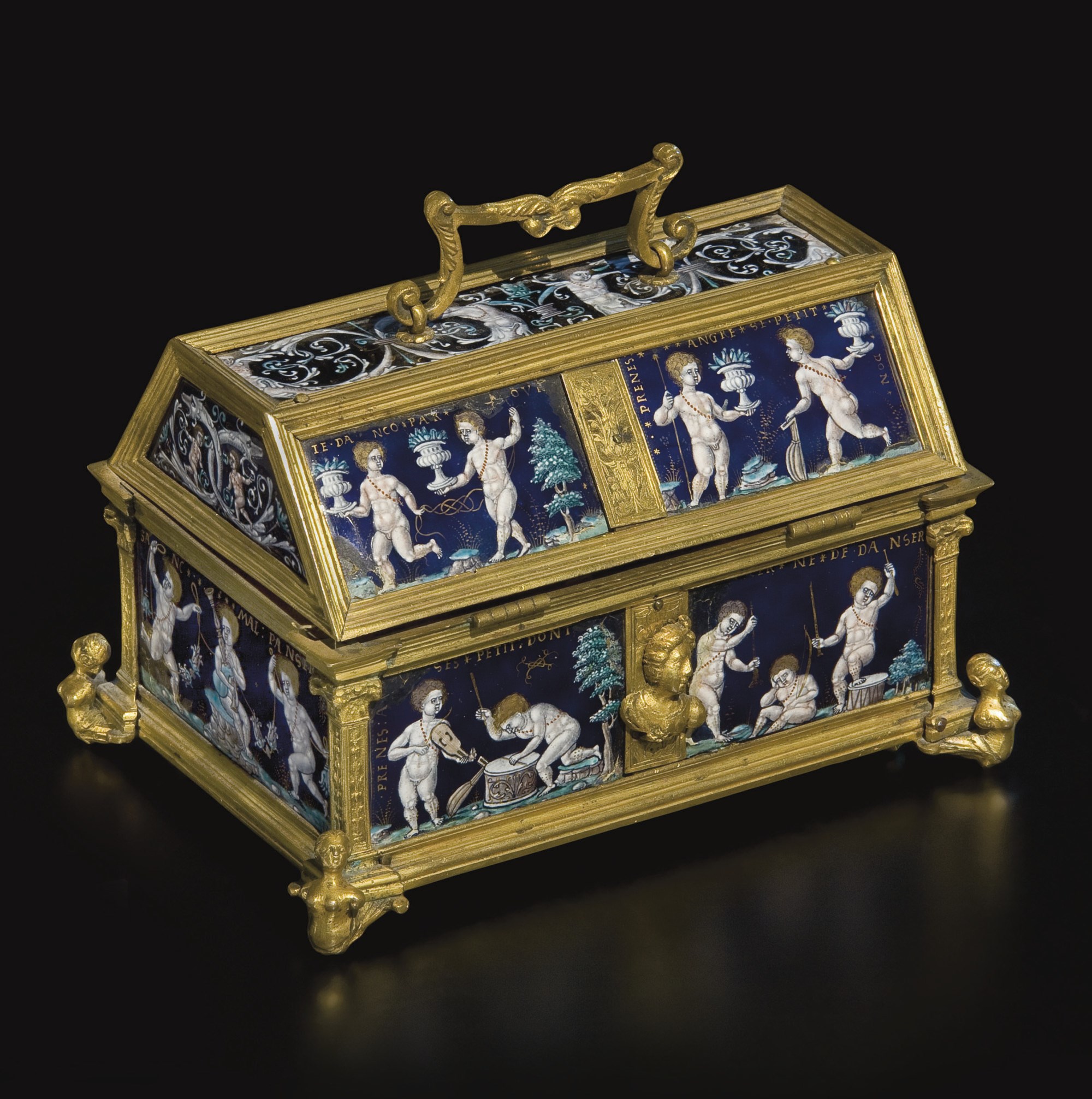 COFFRET EN EMAIL PEINT POLYCHROME A REHAUTS D'OR, ET EN CUIVRE DORE