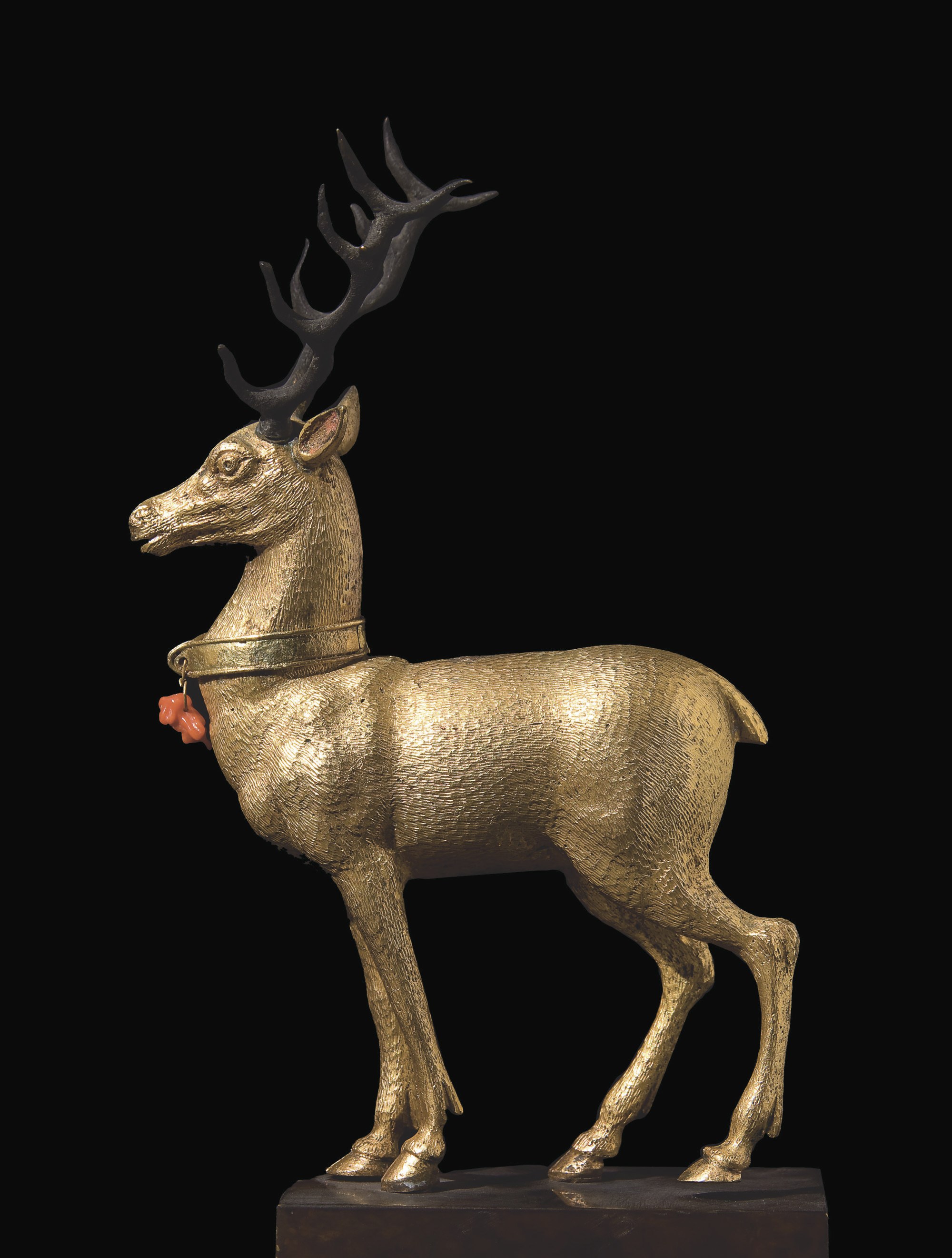 STATUETTE REPRESENTANT UN CERF