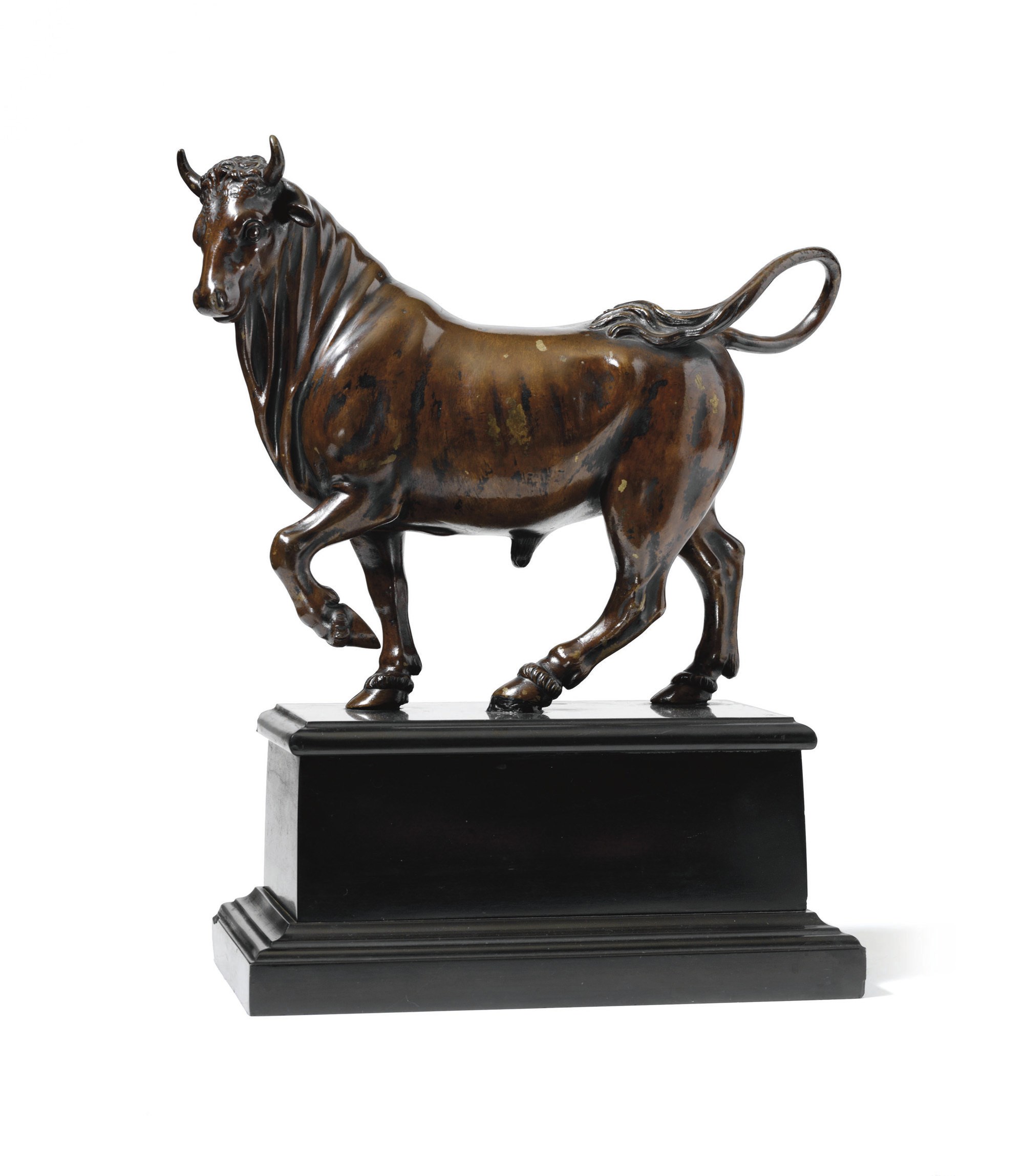 STATUETTE REPRESENTANT UN TAUREAU