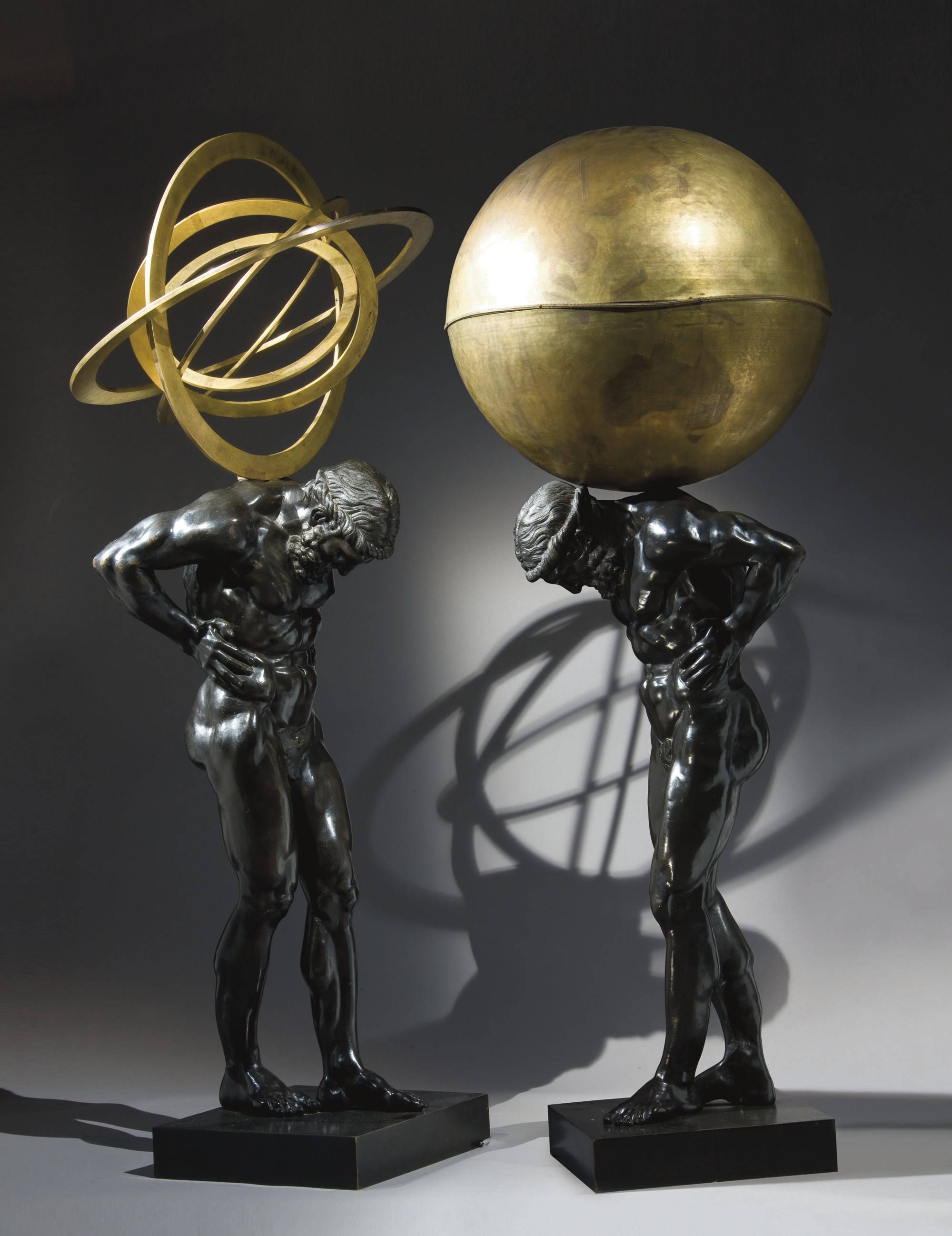 PAIRE DE FIGURES REPRESENTANT ATLAS