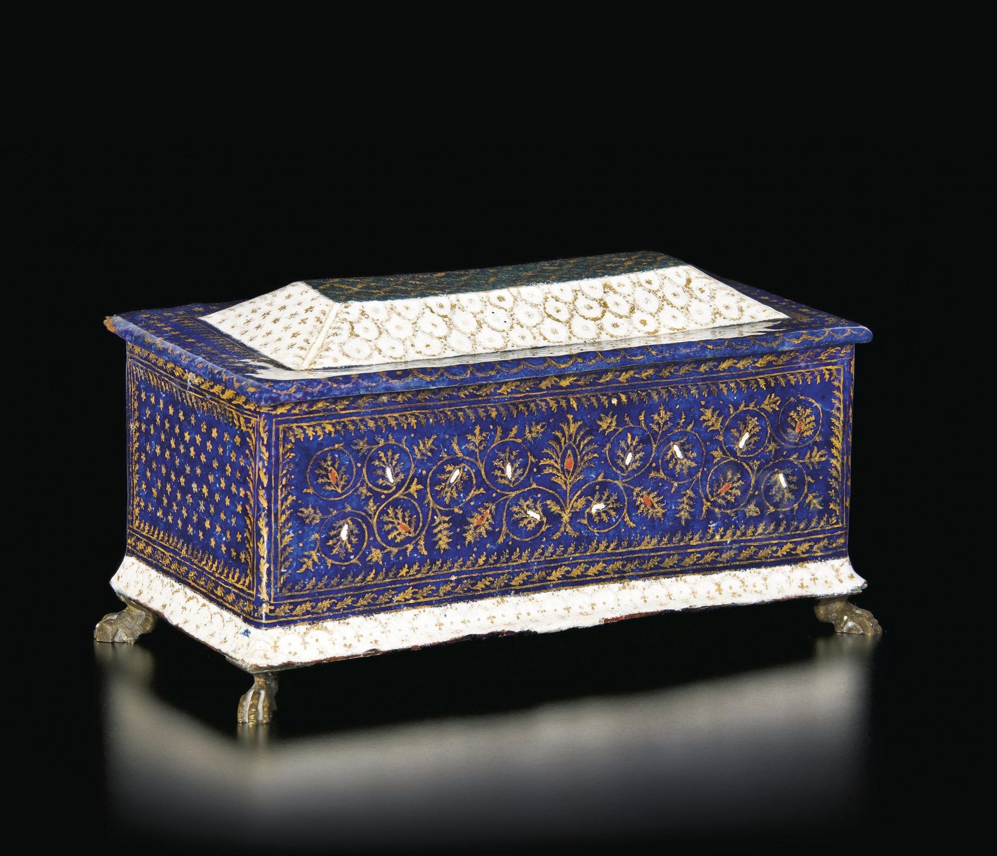 COFFRET RECTANGULAIRE EN EMAIL PEINT POLYCHROME PARTIELLEMENT DORE