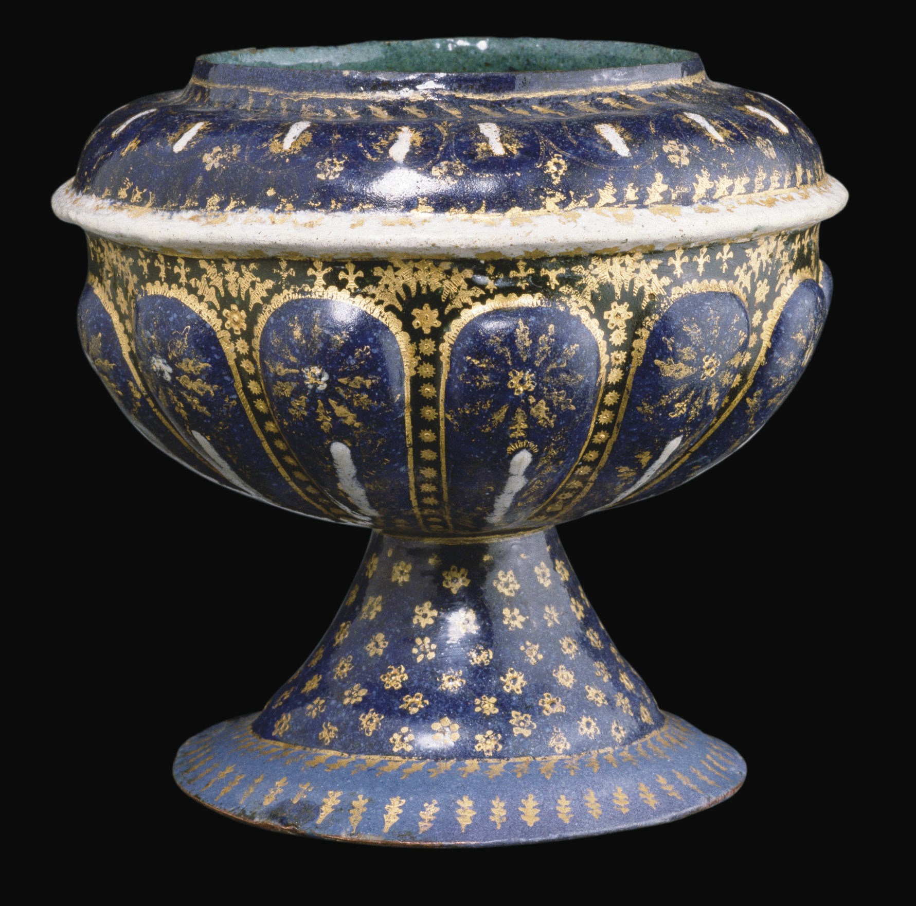 VASE EN EMAIL PEINT POLYCHROME PARTIELLEMENT DORE