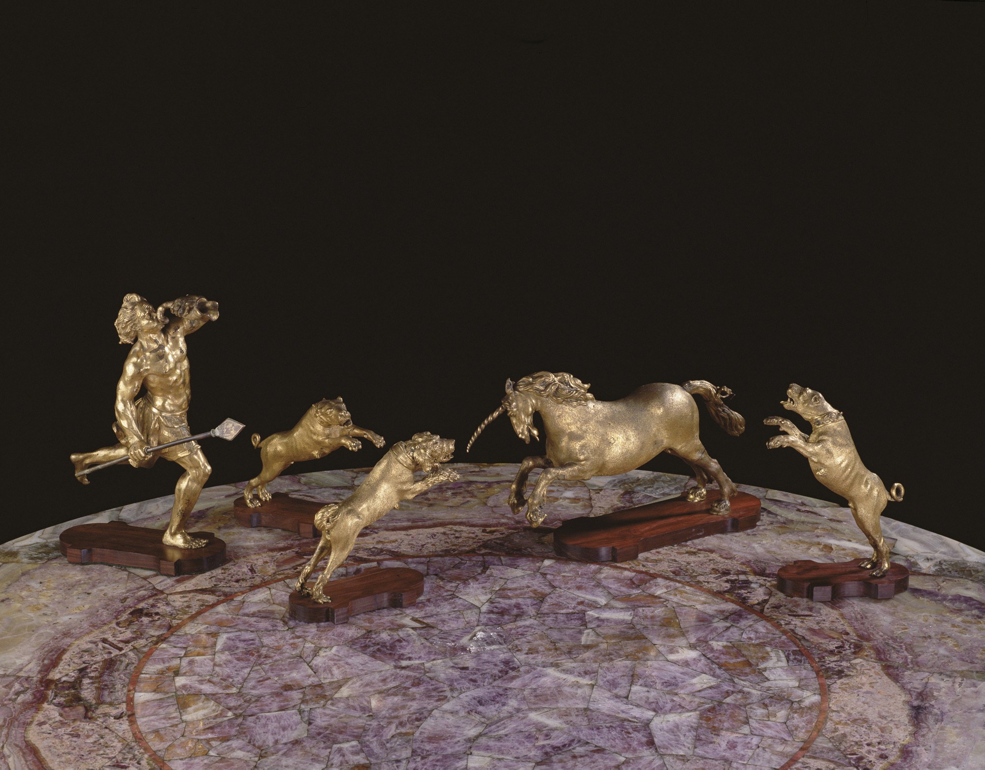 GROUPE REPRESENTANT UNE SCENE DE CHASSE A LA LICORNE
