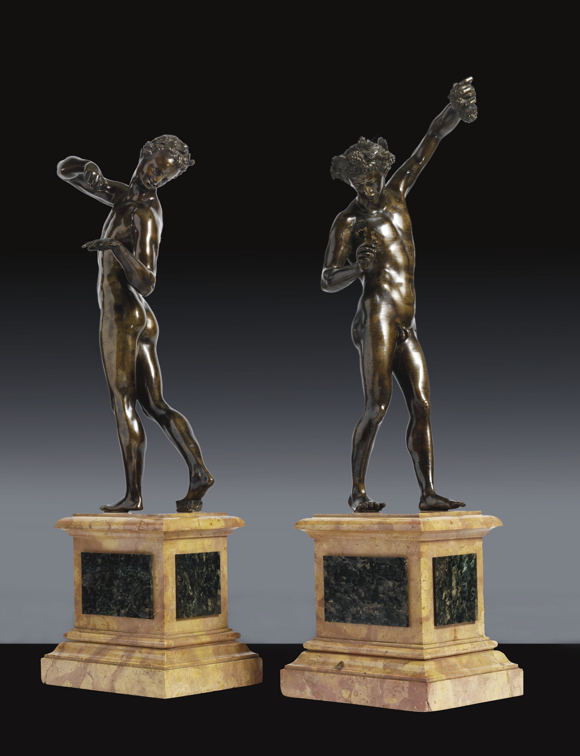 PAIRE DE FIGURES REPRESENTANT BACCHUS ET UN FAUNE