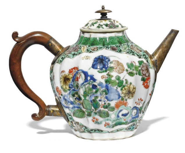 A CHINESE FAMILLE VERTE TEAPOT AND COVER