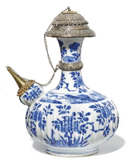 A CHINESE BLUE AND WHITE SILVER MOUNTED KENDI