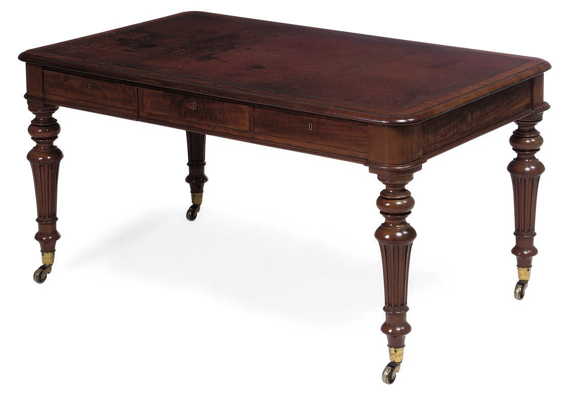 AN EARLY VICTORIAN MAHOGANY LIBRARY TABLE