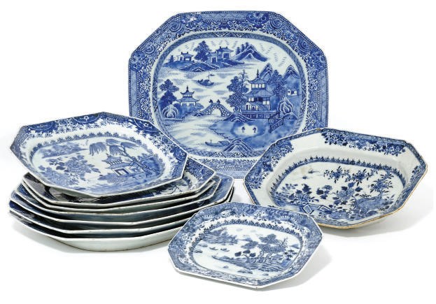 TEN CHINESE BLUE AND WHITE EXPORT PLATTERS OF GRADUATING SIZES