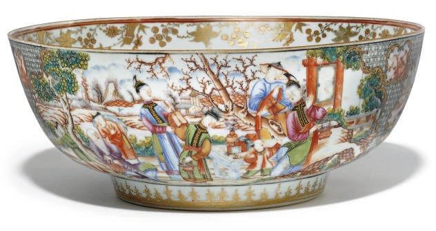 A FINELY PAINTED CHINESE EXPORT PUNCH BOWL