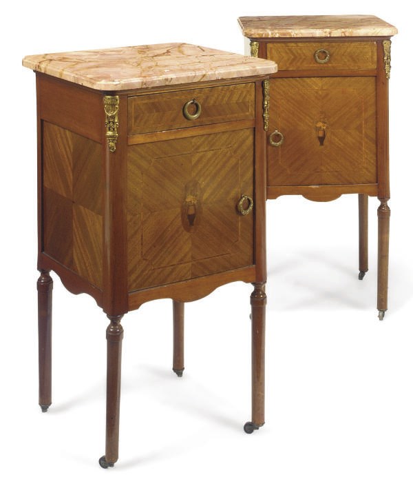 A PAIR OF FRENCH ORMOLU-MOUNTED KINGWOOD AND MARQUETRY INLAID BEDSIDE CUPBOARDS