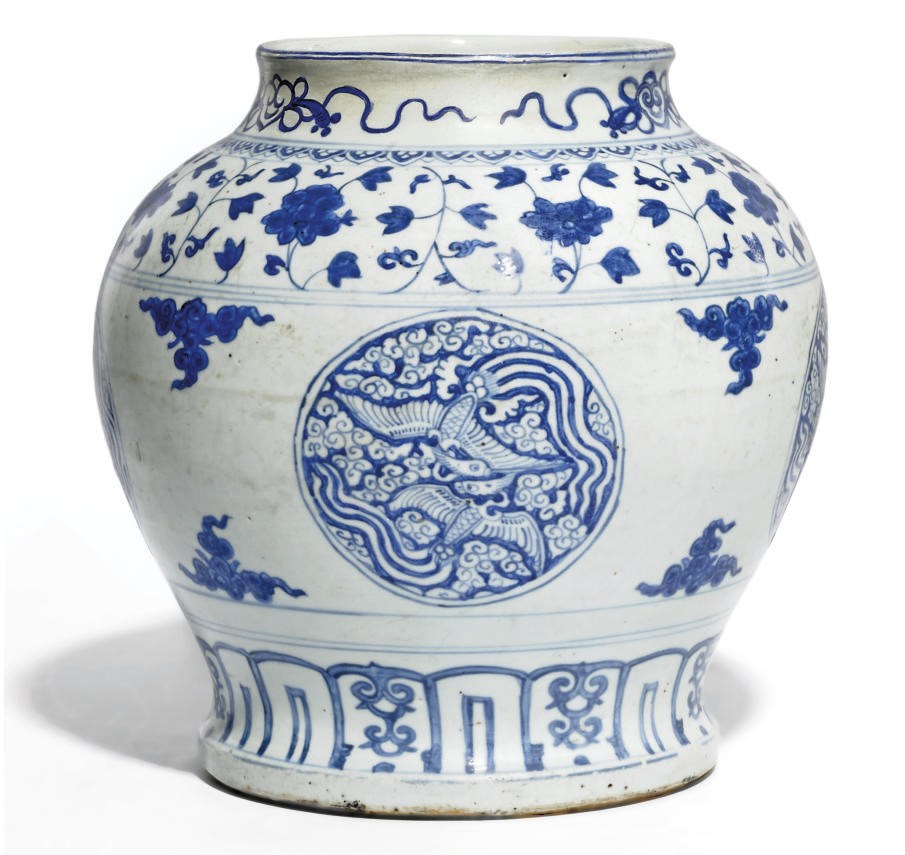 A CHINESE BLUE AND WHITE WINE JAR