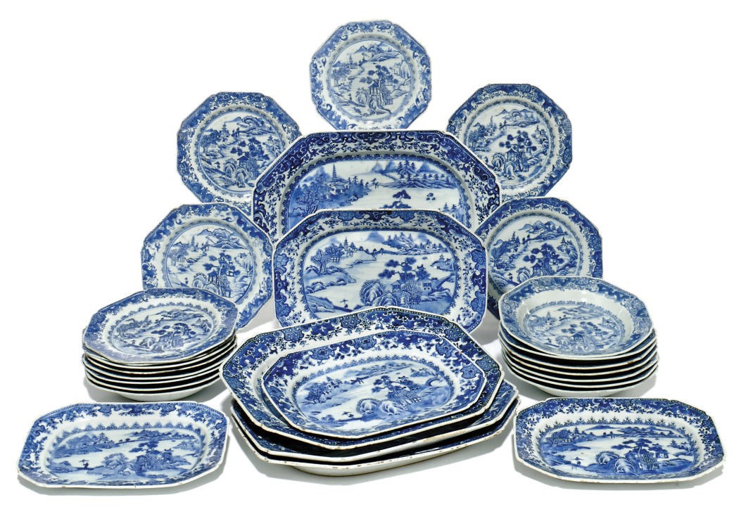 A GROUP OF CHINESE EXPORT BLUE AND WHITE DISHES
