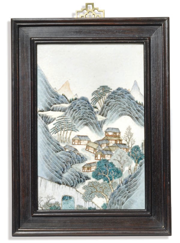 A CHINESE PAINTED PORCELAIN PLAQUE
