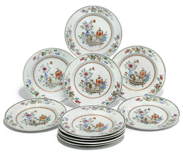 A SET OF TWELVE CHINESE EXPORT FAMILLE ROSE DISHES