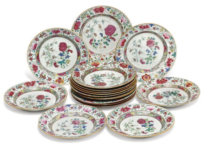 A SET OF FIFTEEN CHINESE EXPORT FAMILLE ROSE DISHES