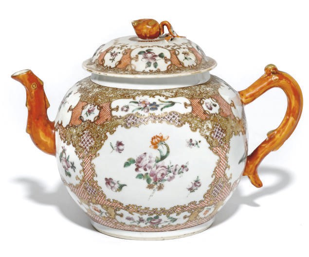 A CHINESE EXPORT PUNCH POT AND COVER