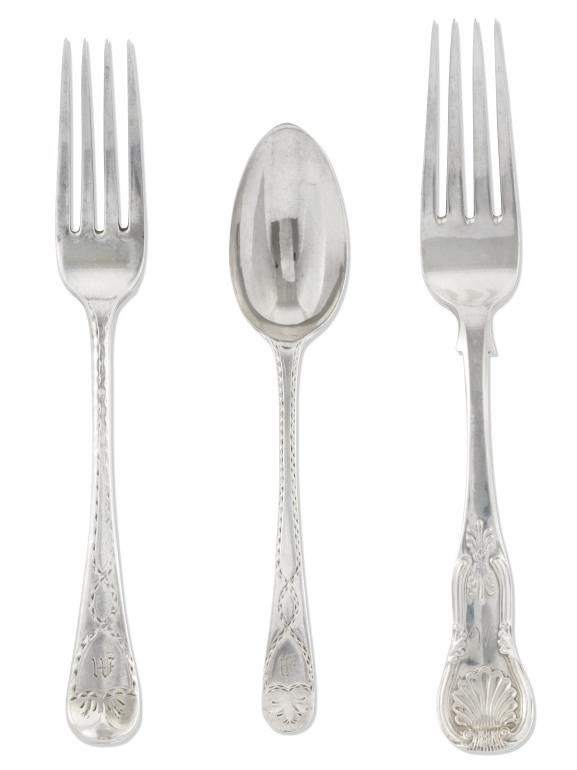 A SET OF FIVE GEORGE III SCOTTISH PROVINCIAL SILVER POINTED END DESSERT SPOONS