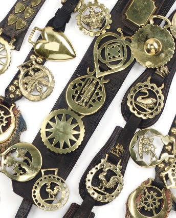 A COLLECTION OF VICTORIAN AND LATER HORSE BRASSES