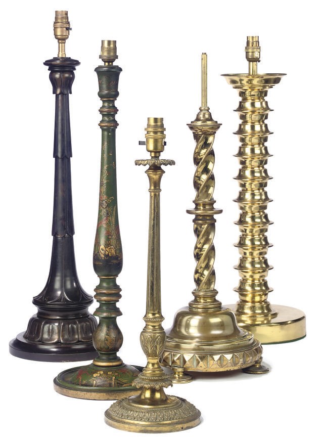 A COLLECTION OF BRASS BRONZE AND LACQUER TABLE LAMPS