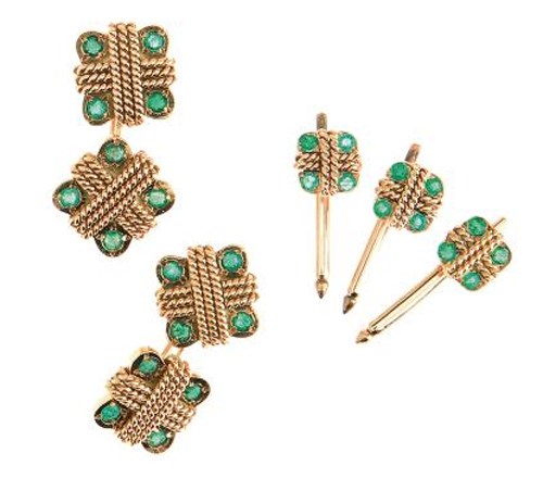 AN EMERALD AND GOLD DRESS SET, BY VAN CLEEF & ARPELS
