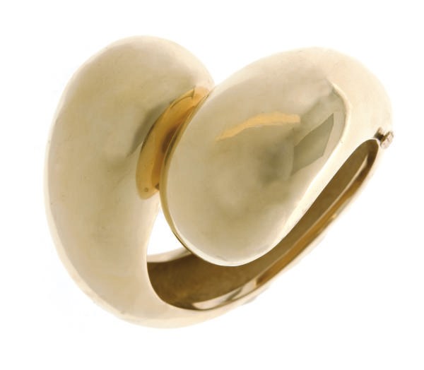 A GOLD BANGLE BRACELET