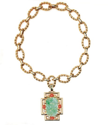 **A GROUP OF JADE, CORAL AND GOLD JEWELRY