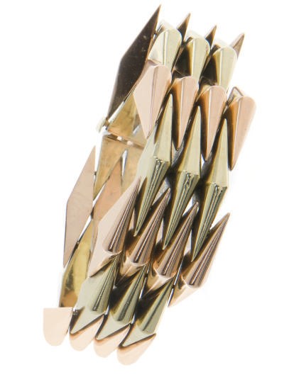 A RETRO BI-COLORED GOLD BRACELET