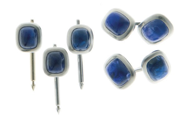 A SAPPHIRE AND PLATINUM DRESS SET