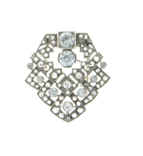 A DIAMOND AND WHITE GOLD BROOCH