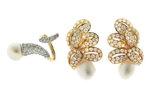 A GROUP OF DIAMOND AND CULTURED PEARL JEWELRY