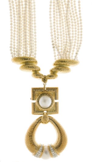 A SET OF CULTURED PEARL, DIAMOND AND GOLD JEWELRY