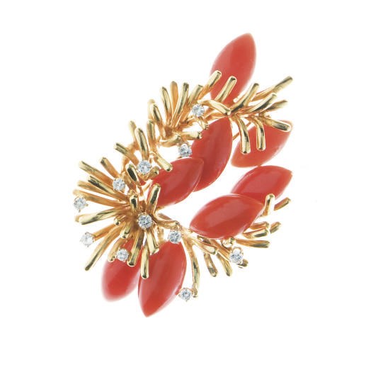 **A DIAMOND, CORAL AND GOLD BROOCH