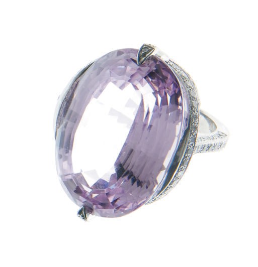 A KUNZITE, DIAMOND AND PLATINUM RING