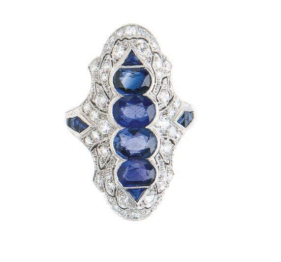 AN ART DECO SAPPHIRE, DIAMOND AND PLATINUM RING