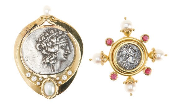 A GROUP OF COIN, MULTI-GEM AND 18K GOLD BROOCHES